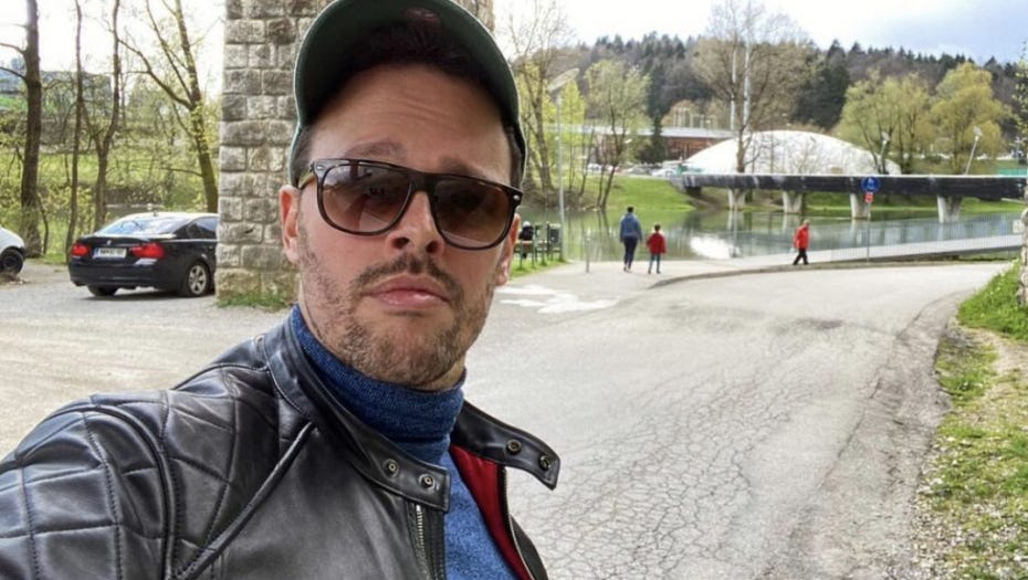 Igor Kojić otputovao u Ameriku na licu mu blista osmeh dok se slika sa njom