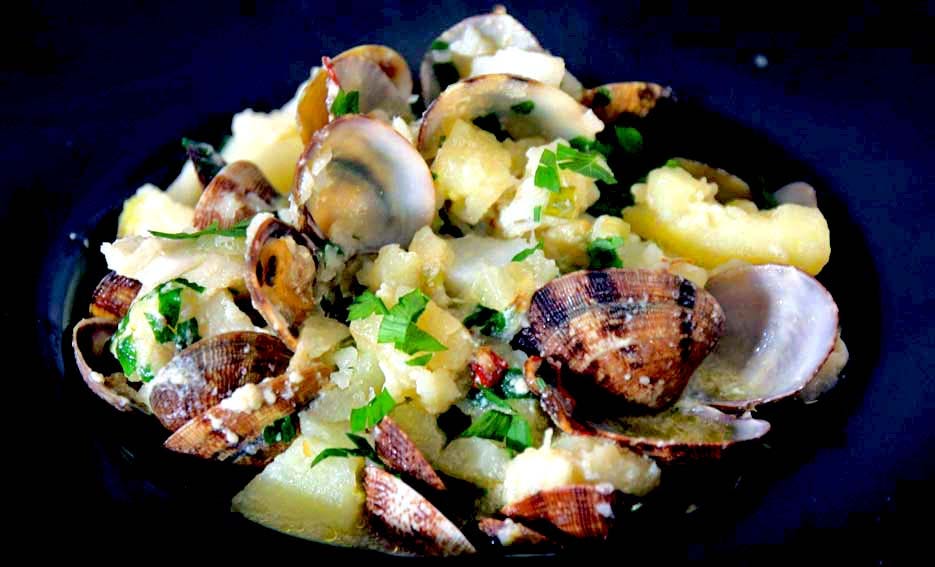 Ghiotta di baccalà, vongole e patate
