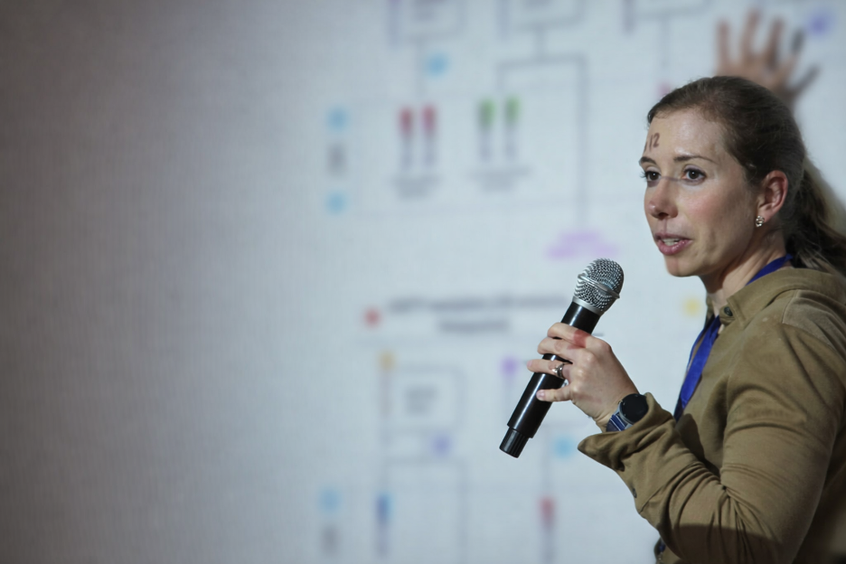 Dr. Melissa Hendershott from Variant Bio presents the sample workflow management during a training session at icddr,b. Photo credit: Dr. Tarikul Islam