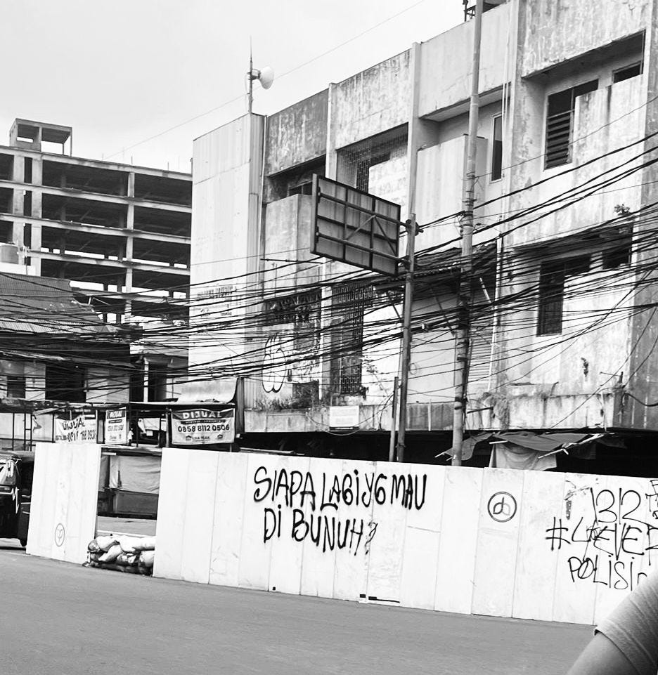 Ungkapan kekecewaan masyarakat terhadap penanganan aksi oleh polisi di Jakarta (30/8). Foto: Haura Khalisha Syahputri