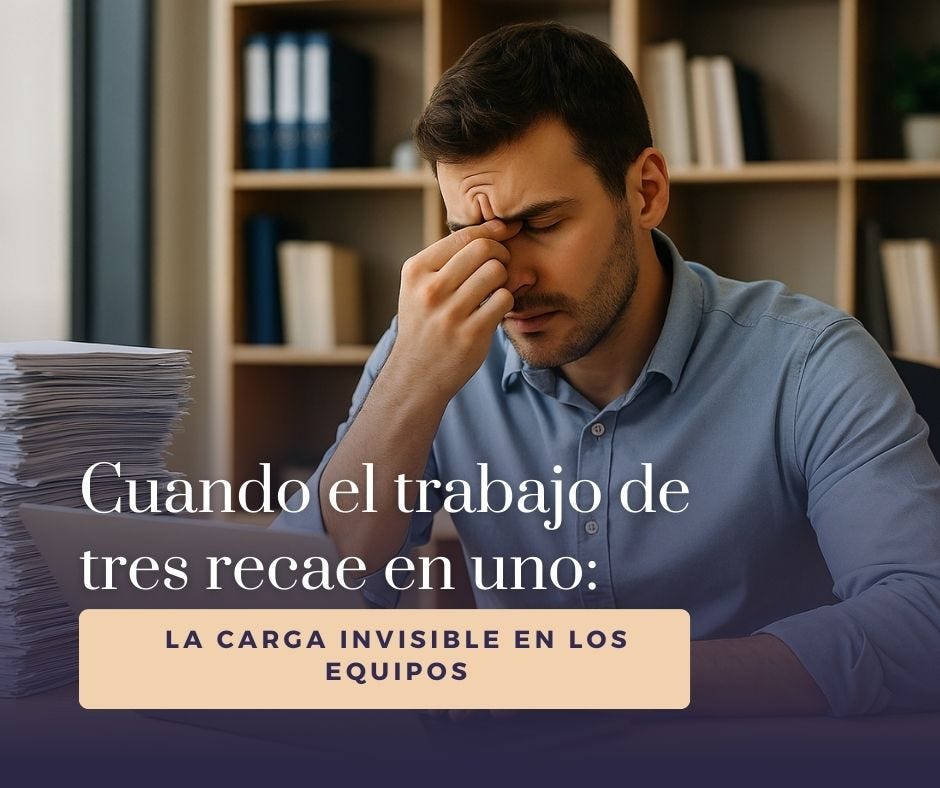 Cuando el trabajo de tres recae en uno: la carga invisible en los equipos.