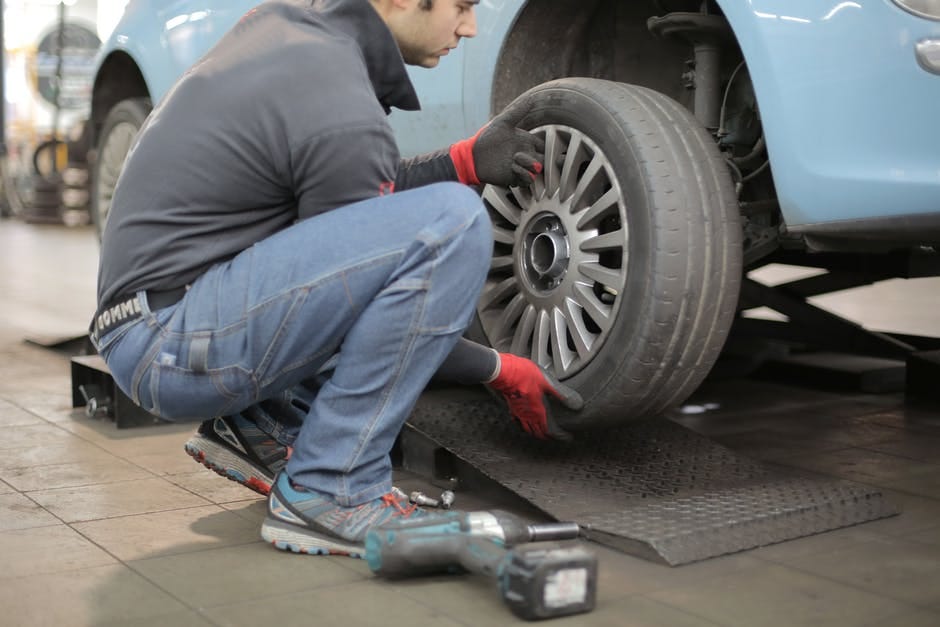 How to Pick the Best Company for Tire Change Services on the Roadside | by Bella Carter | Medium