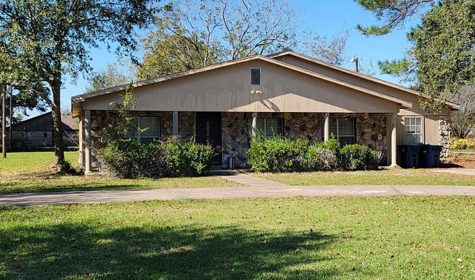 Affordable Student Housing Near Prairie View A&M University / Lojo Properties
