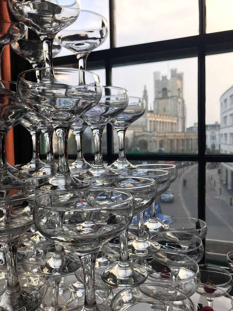 https://champagnetowerhire.co.uk/