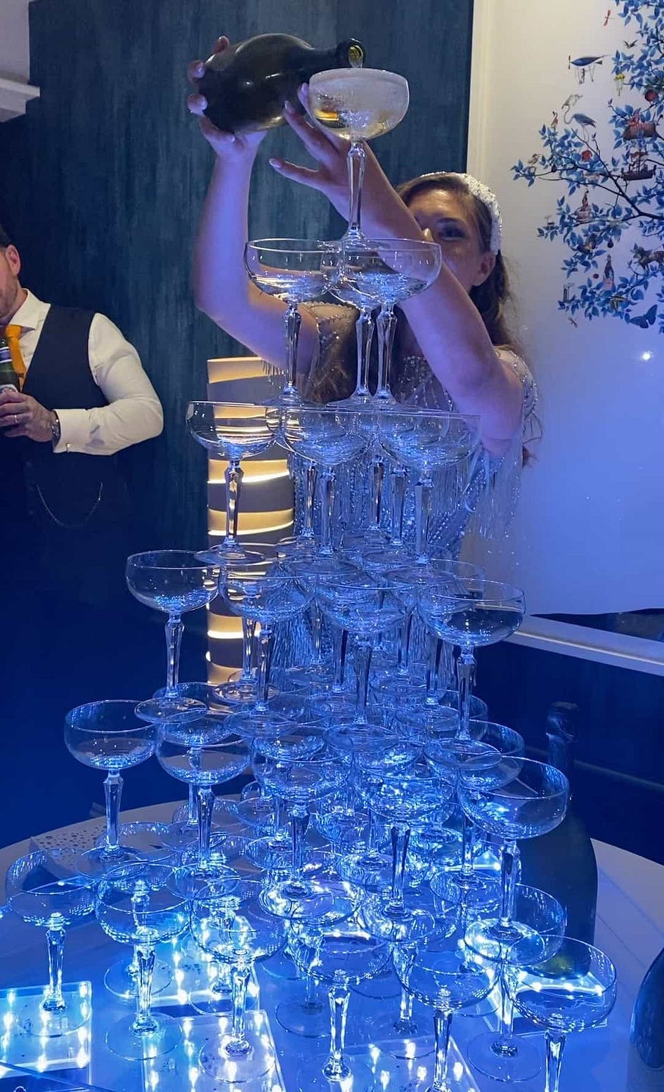 https://champagnetowerhire.co.uk/