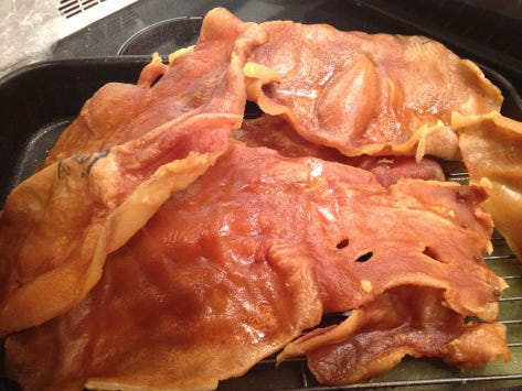 Can dogs clearance eat bacon rind