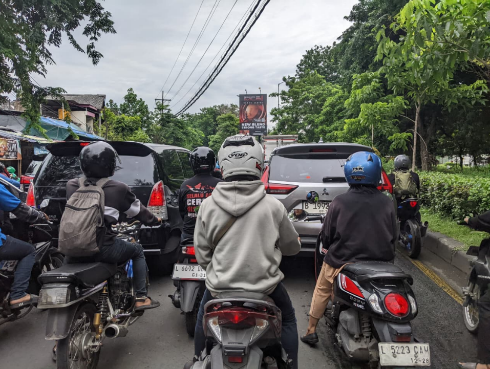 Cara Berdamai dengan Macetnya Jalanan