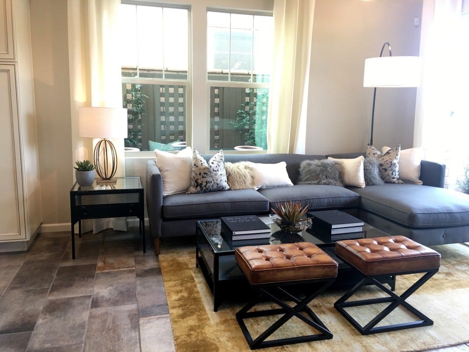 Differences between a chaise longue sofa and a corner sofa by Corrine