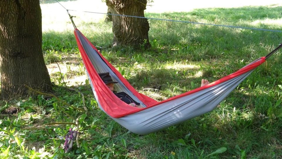 Le hamac est l’accessoire indispensable des bivouacs en canoë réussis