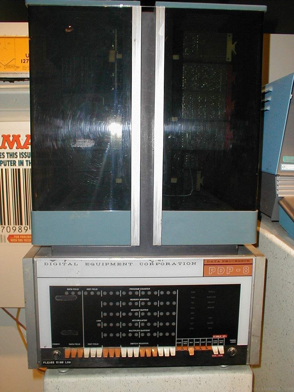 DEC PDP-8 / Wikimedia Commons / Public domain