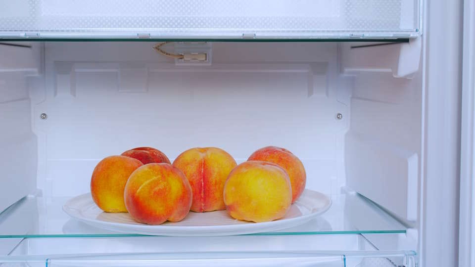How to Store Peaches in the Fridge for Optimal Ripeness by KitchenVS