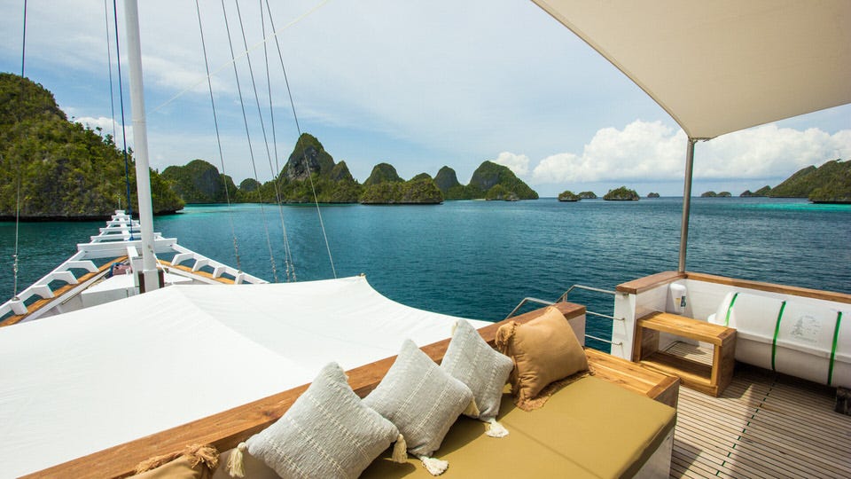 Komodo Tour, Explore the Habitat of the World’s Largest Lizard by