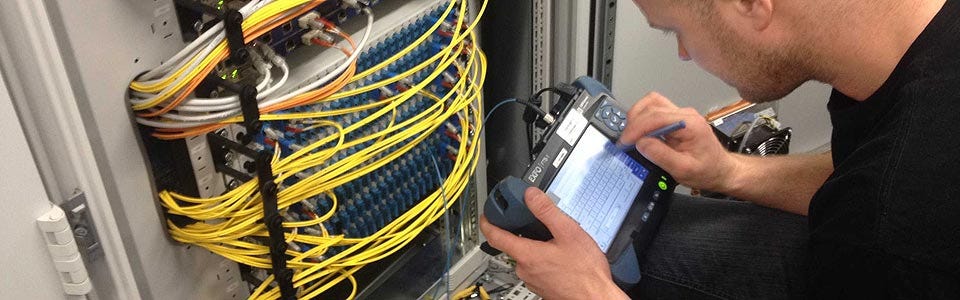 Сварка оптического волокна волс. Разварка волокон в оптических муфтах и кроссах. Разварка оптического кросса на 32 волокна. Укладка оптического кабеля. Сварка волс волс.