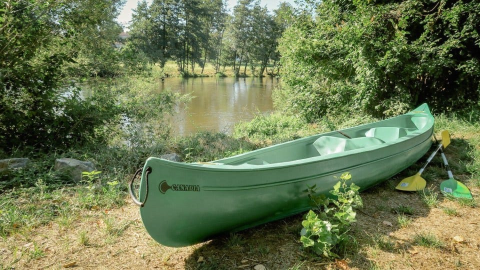 Le canoë de type « Old Town », plus profond, est parfait pour une rando en rivière de 4 jours