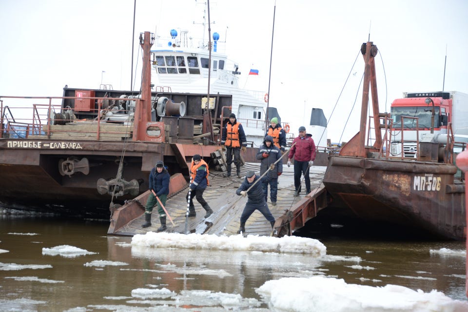 паром победа салехард. паром салехард приобье. паром приобье салехард 2023 расписание. паром обь-иртышское салехард-приобье. паром победа салехард-приобье.