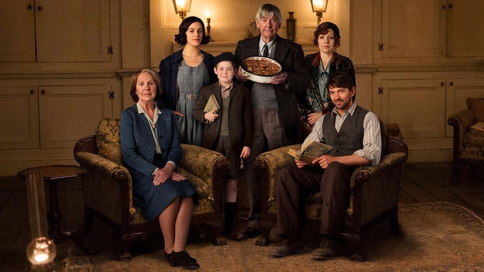 2019 In Movies: The Guernsey Literary and Potato Peel Pie Society | by  Priscila Is Writing | Medium