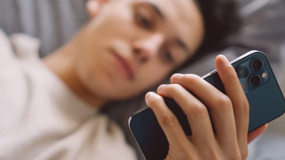Quando a Única Mão que se Estende é a do Smartphone