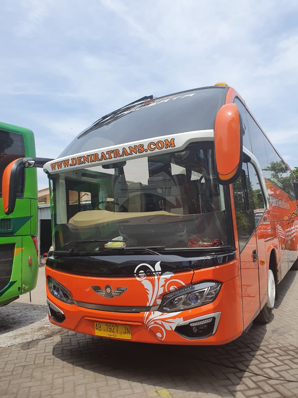 Pariwisata Surabaya Terhubung: Mengulas Po Bus Medium untuk Perjalanan yang Nyaman dan Efisien