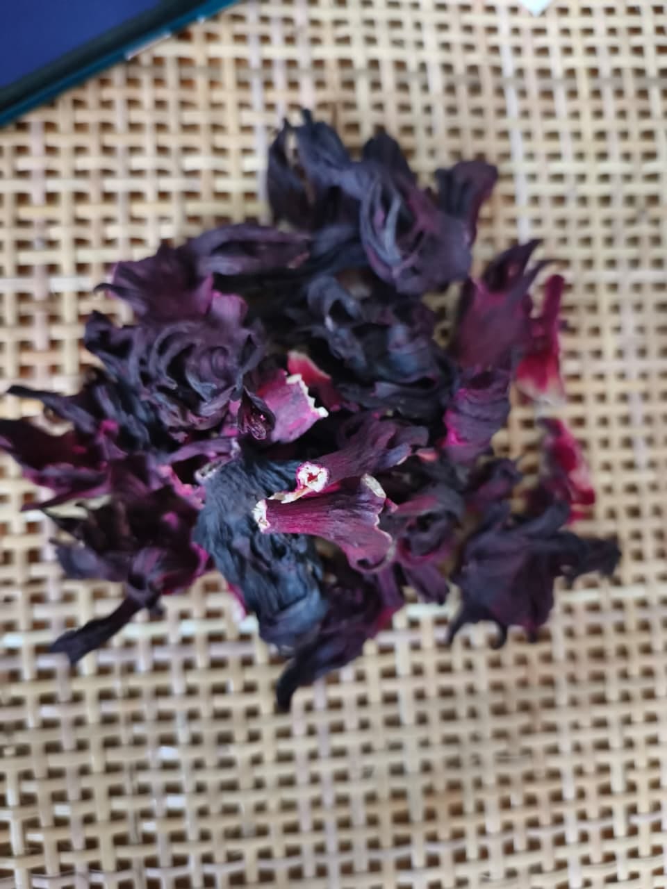 How Hibiscus Moves Through the Global Supply Chain