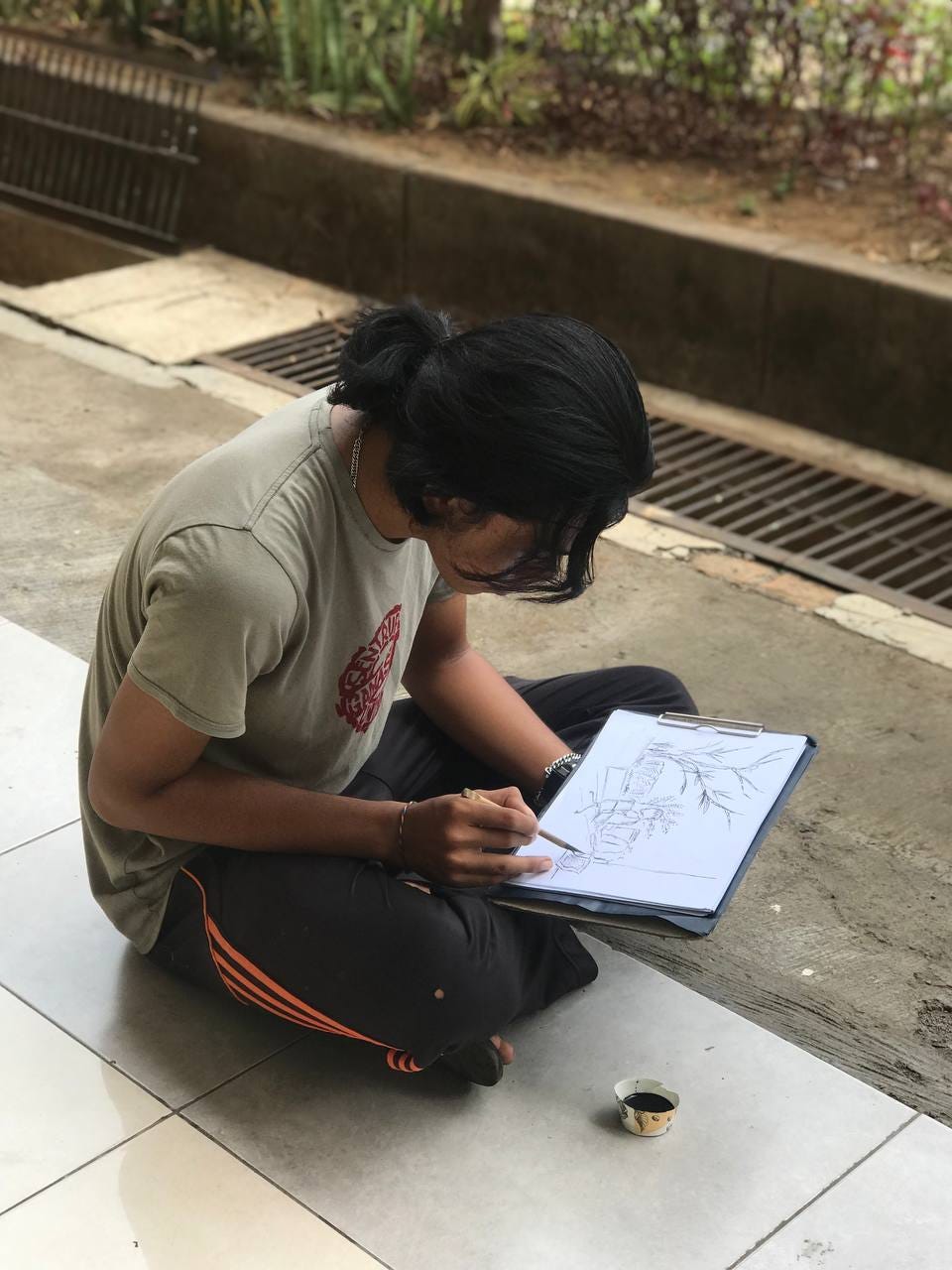 Melukis Sketsa FBS bersama Mahasiswa Pendidikan Seni Rupa, Undiksha
