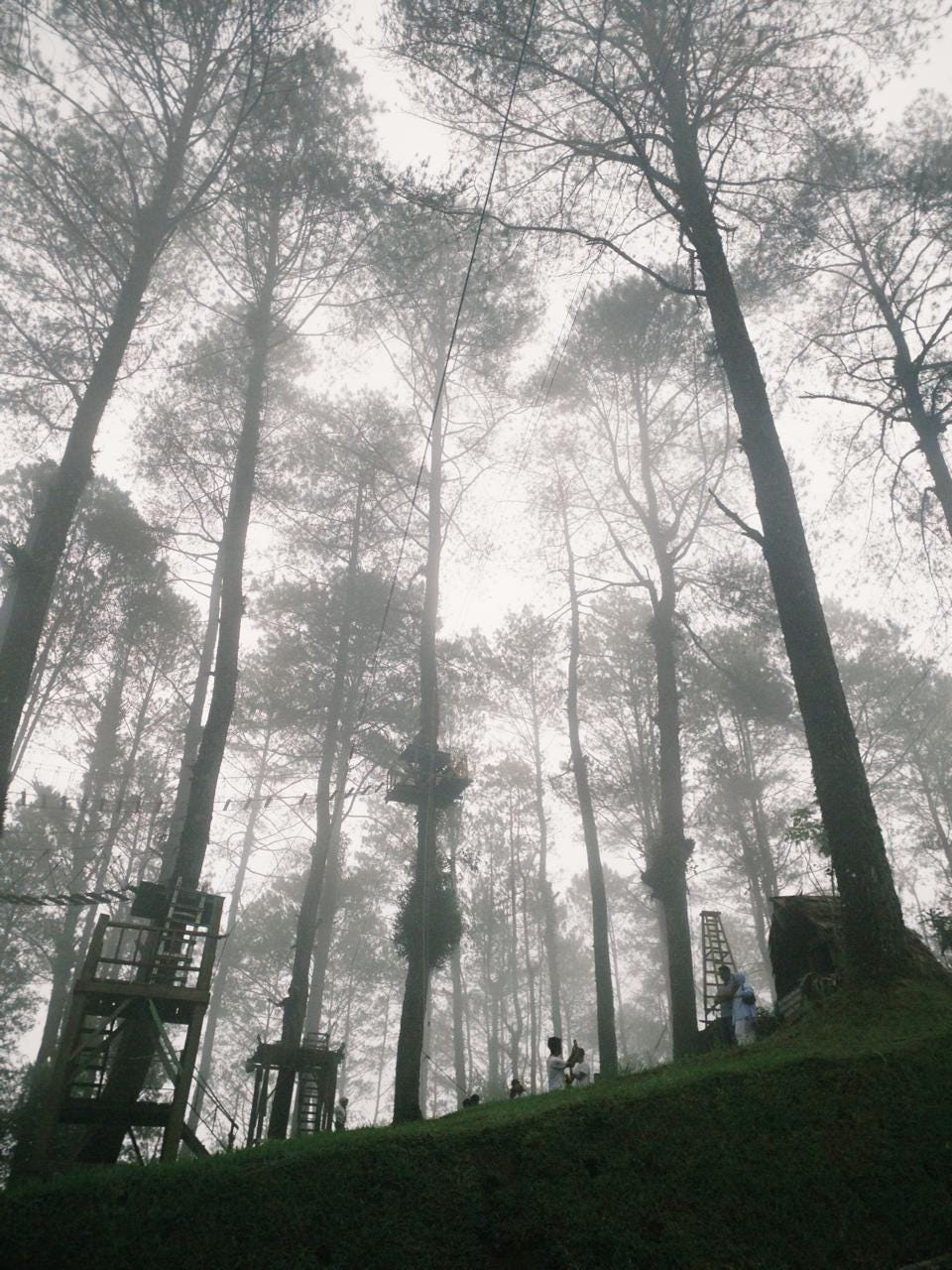 Suasana di Puncak Lawang, Kabupaten Agam. (Koleksi pribadi penulis)