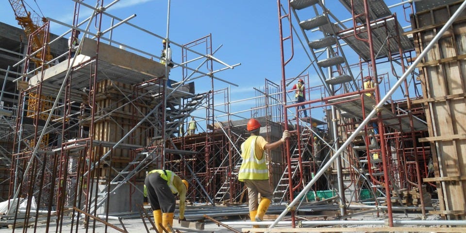 A Complete Guide to Commercial Scaffolding in Oldham: Safe, Reliable & Affordable Solutions
