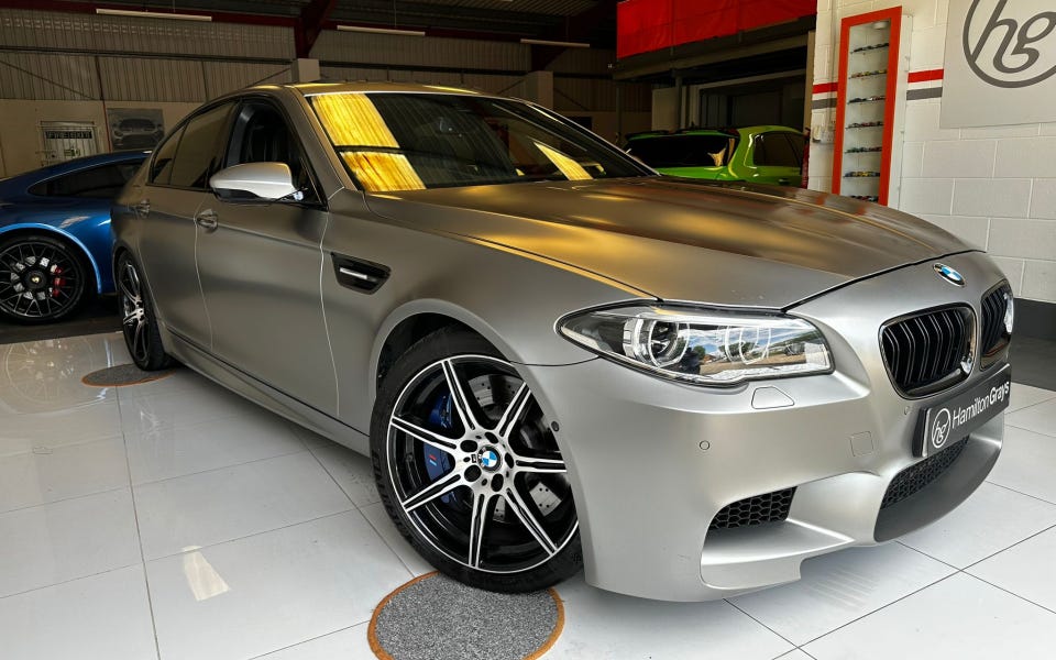 Bilder BMW M5: Unleash Your Inner Artist with This Powerful Car!