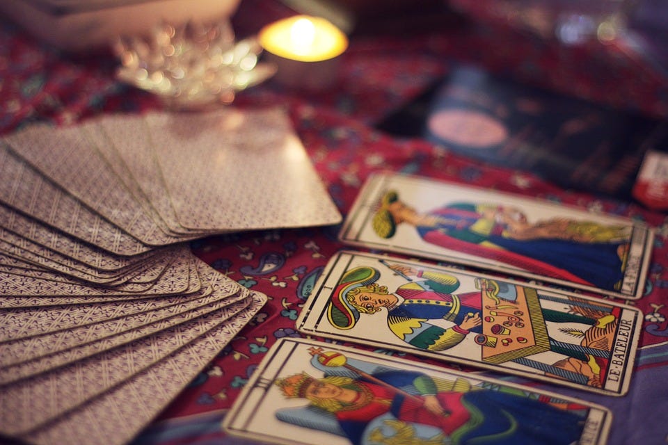 Get a free tarot reading online accurate by real psychics medium