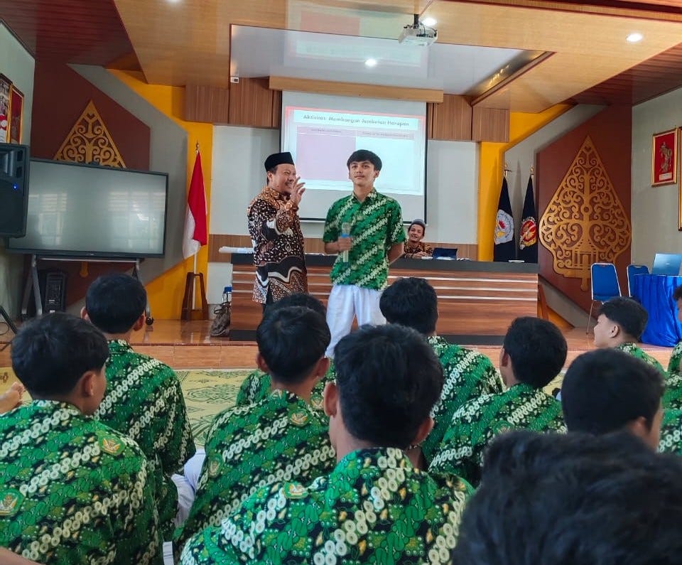 The Most KUA di SMA N 1 Lendah: Bekali Pembentukan Pribadi Muslim Berkualitas