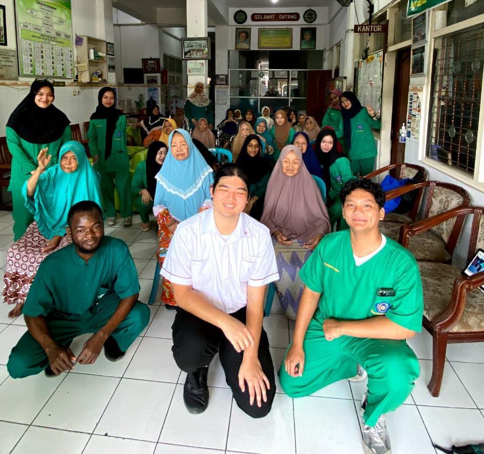 Nursing Summer Course UMS Kenalkan Keperawatan Geriatri melalui Pembelajaran di Panti Jompo…