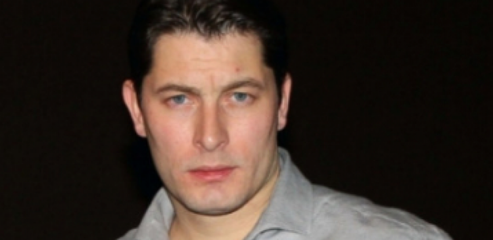 Petar Benčina pozirao sa bratom i sestrama