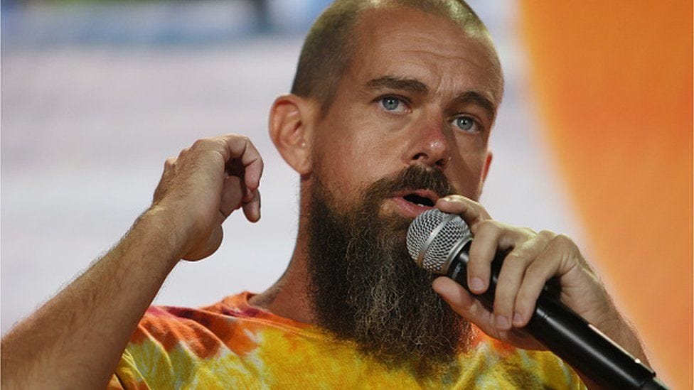 Jack Dorsey cuestiona a Tim Cook de Apple sobre el soporte de Bitcoin mientras se avecina la…
