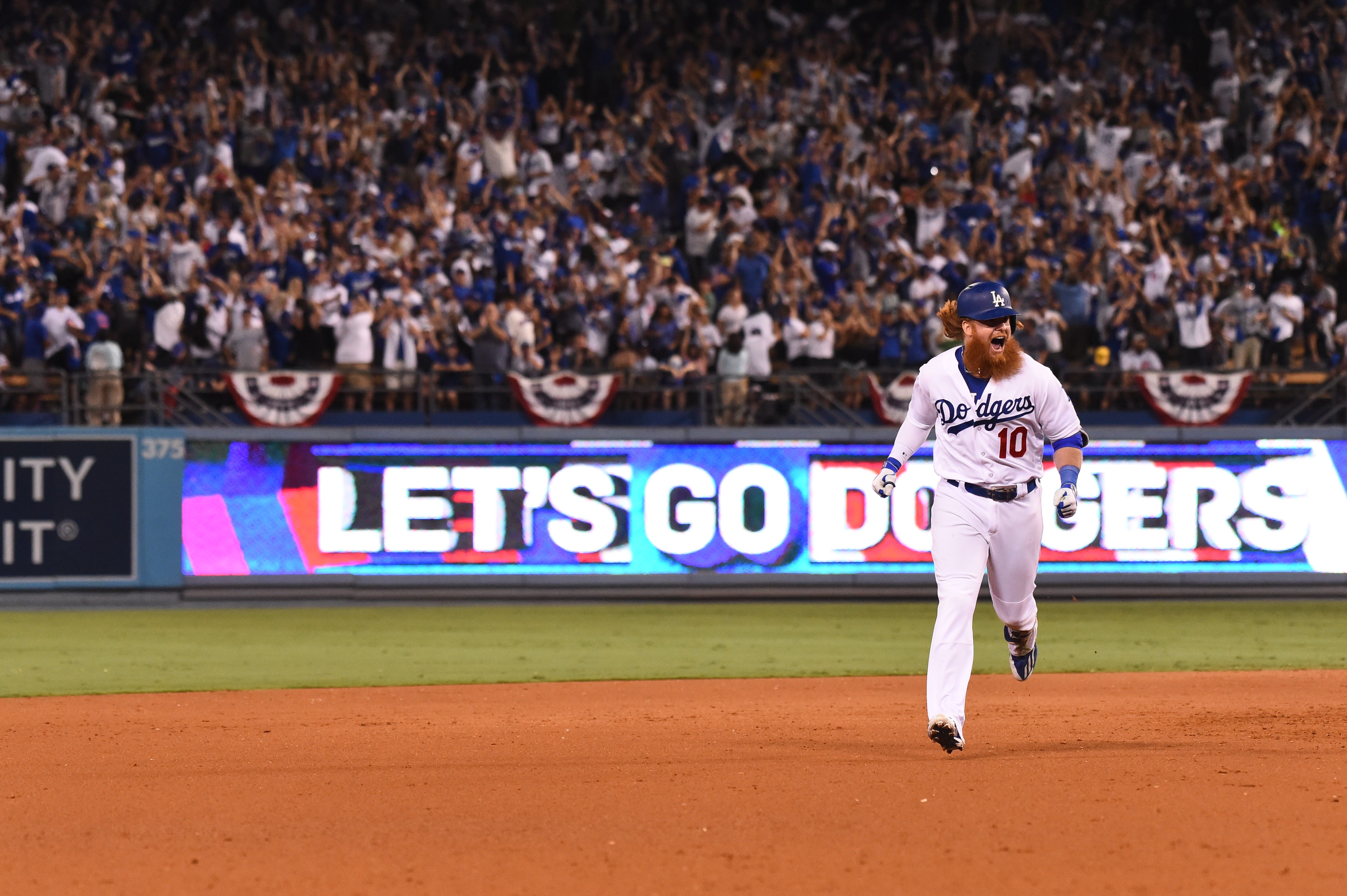 Justin Turner leads Dodgers' walk-off in 12th