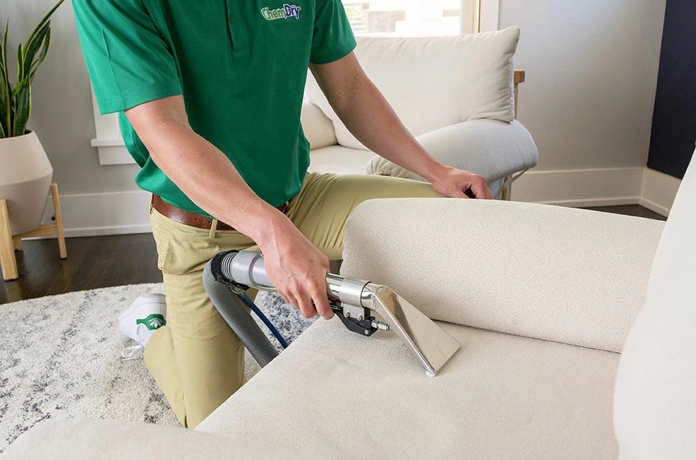 HOW TO CLEAN UPHOLSTERY !!! 