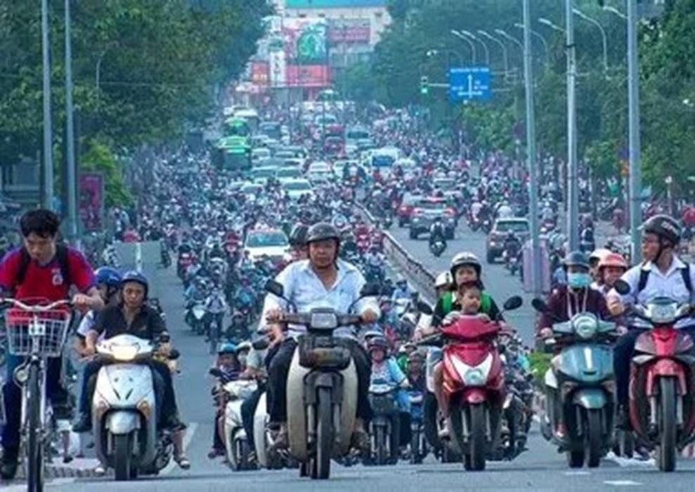 How to cross Saigon’s streets confidently and safely