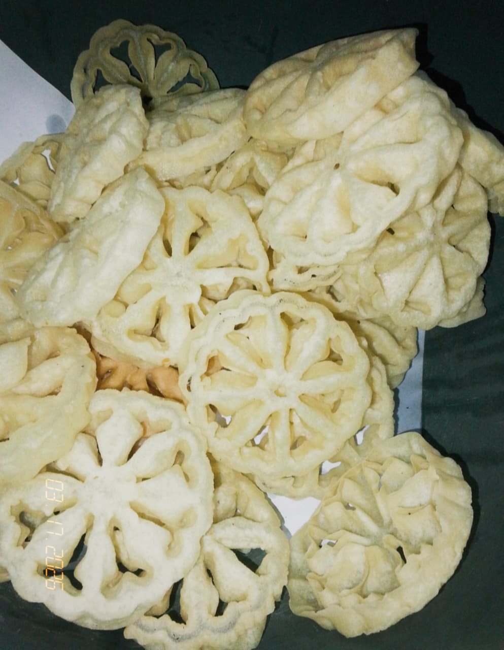 Saroja, Lambang Kehangatan Keluarga