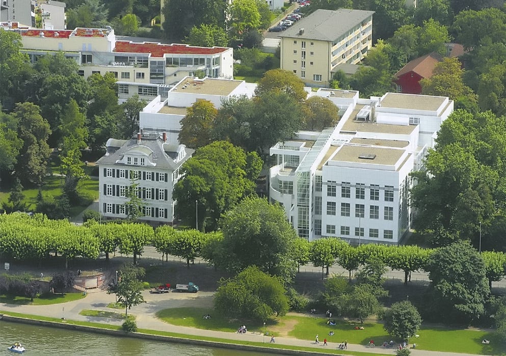 Muzeul de Artă decorativă din Frankfurt, realizat de Richard Meier