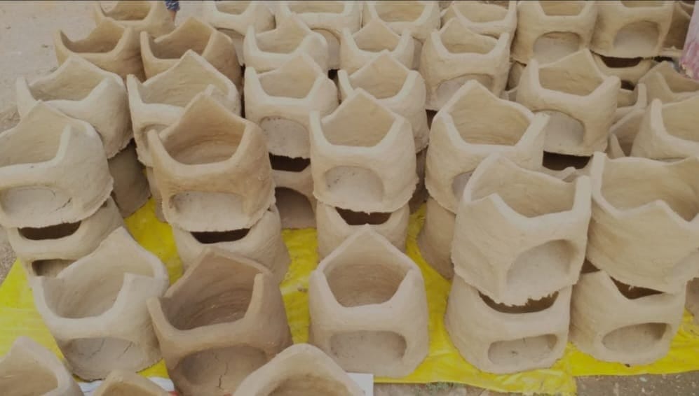 Muslim Women Foster Communal Harmony by Crafting Sacred Stoves for Chhath Festival in Patna