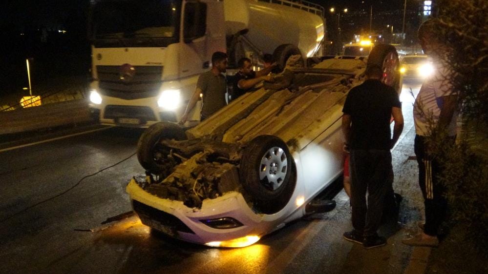 Beylerderesi Viyadüğü’nde Ters Dönen Araçtan Sürücü Sağ Kurtuldu